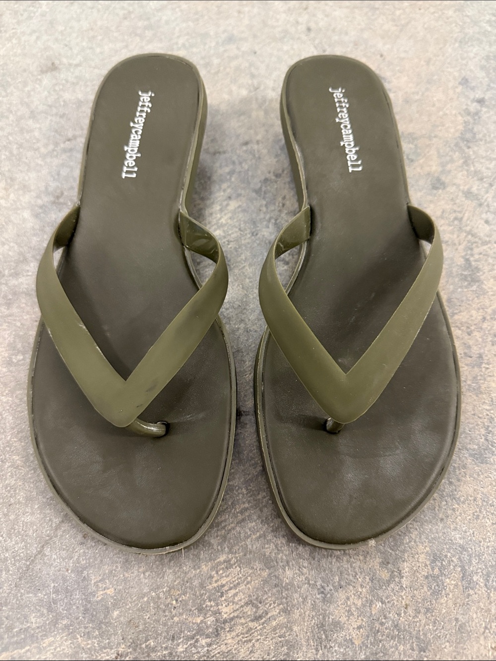 Jeffrey Campbell Olive Green V-strap Flip Flop kitten Sandals